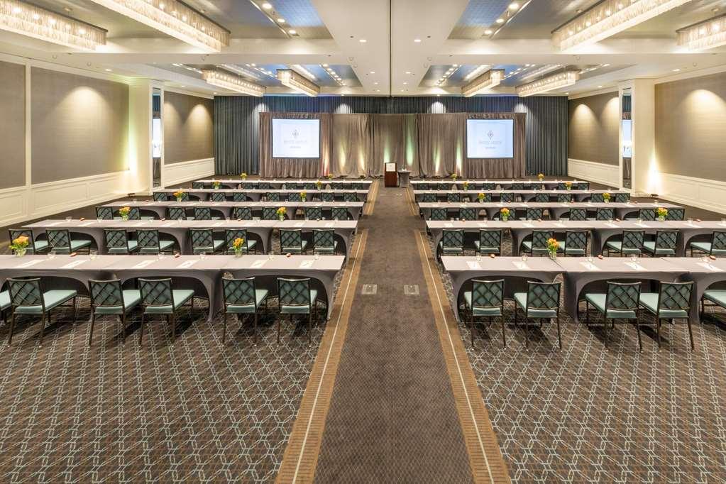 Hotel Arista Нэпервилл Удобства фото