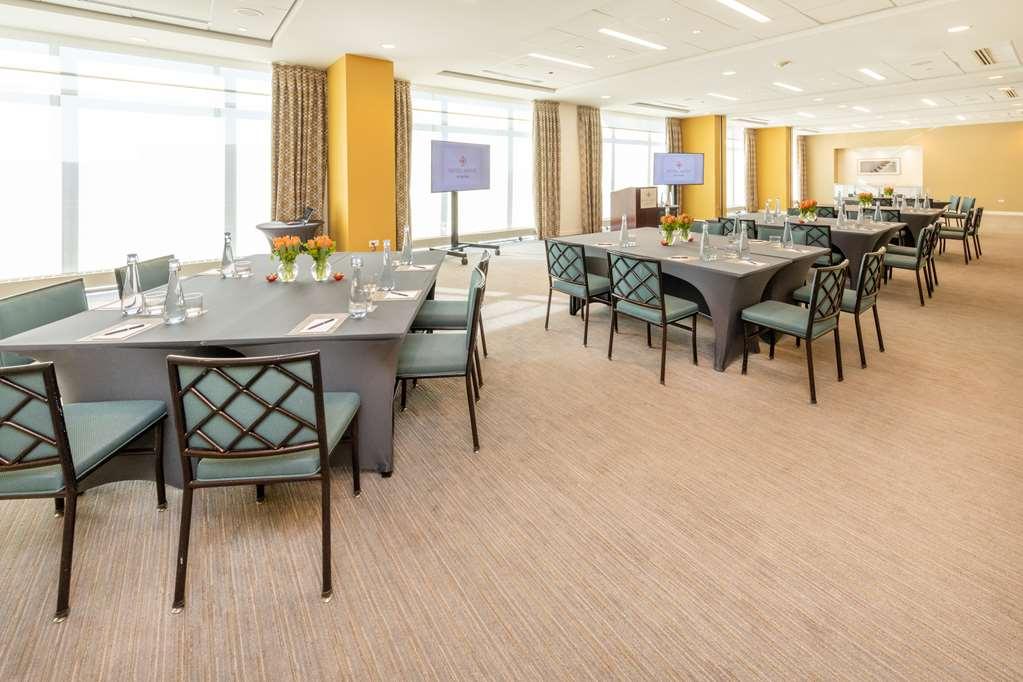 Hotel Arista Нэпервилл Интерьер фото