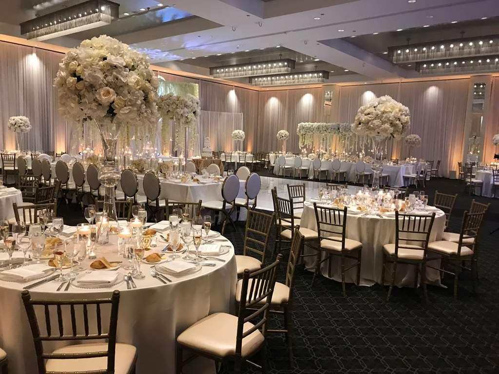 Hotel Arista Нэпервилл Удобства фото