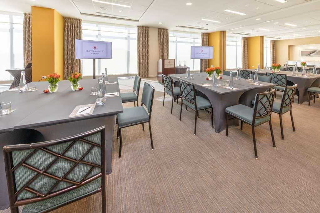 Hotel Arista Нэпервилл Экстерьер фото